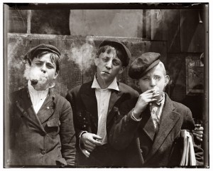 Jak dawniej palono papierosy. » Blog Historia - Blog 