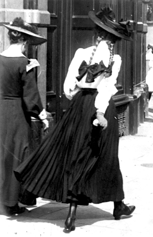 kobieta XIX wiem, ulica XIX wiek, dawne fotografie, blog obyczajowy, blog historia, blog historyczny