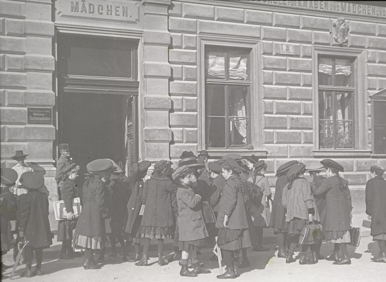 dzieci przed szkołą XIX w.